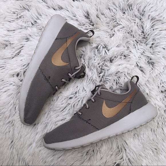 Nike Roshe One - Picture 2 of 8